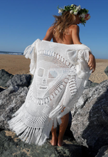 Load image into Gallery viewer, Luna poncho white